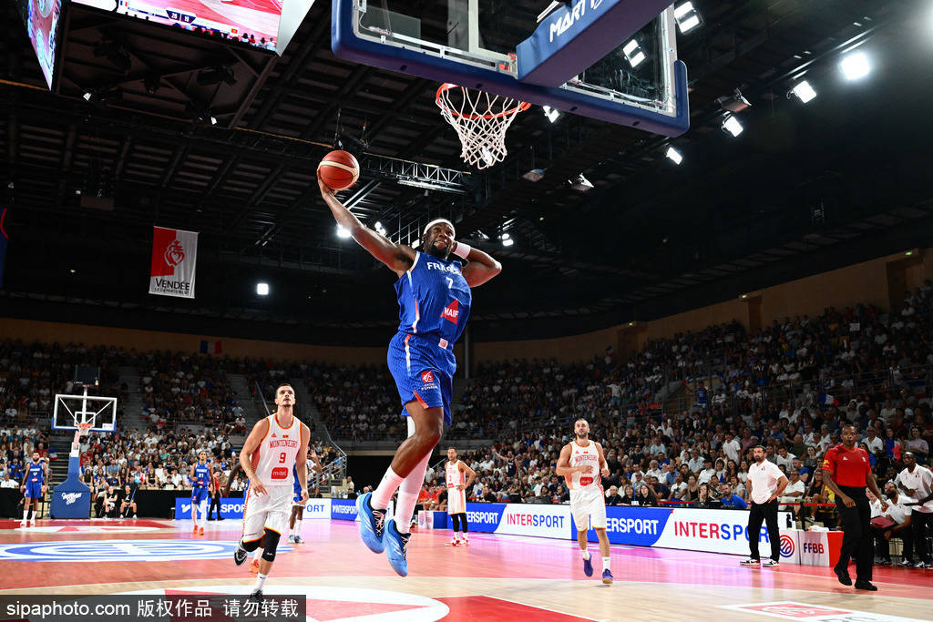 法国队带队取胜!,詹姆斯重要时刻战术调整再创辉煌时刻 法国队带队取胜!,詹姆斯重要时刻战术调整再创辉煌时刻