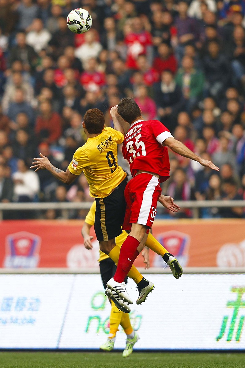 关于今夜突围战来临，皇家马德里围绕意大利杯止住颓势，赛场秩序良好，身体对抗强度拉满的信息