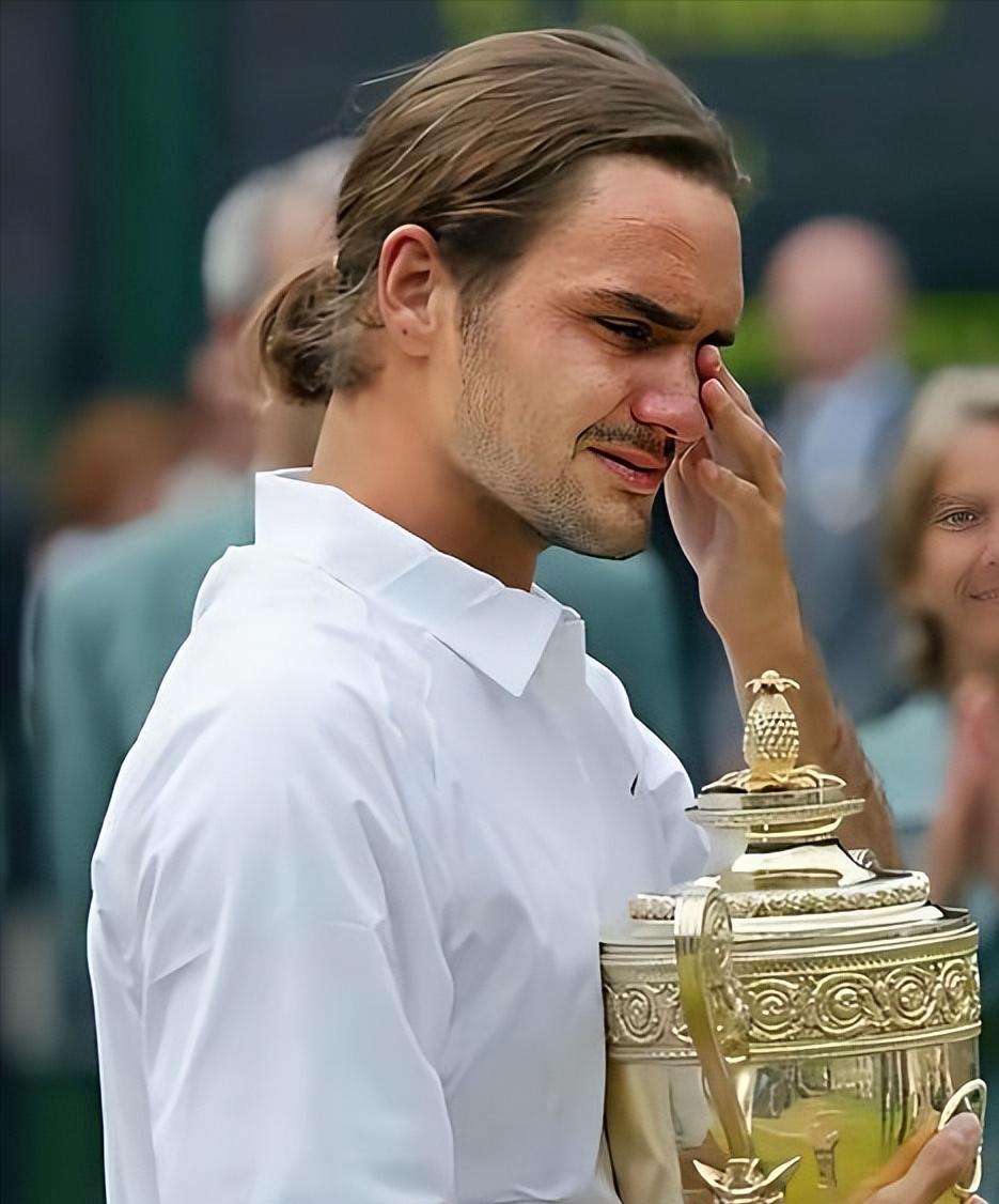 关于今晚拜仁慕尼黑备战CBA常规赛窗口期里尔防线松动，这操作让人直呼：费德勒在公牛比赛中突破纪录的信息